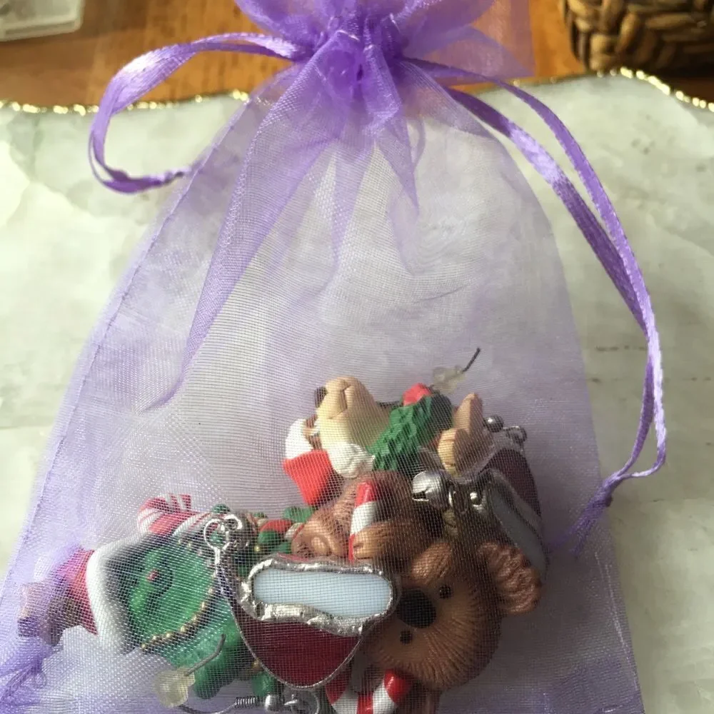 CUTE CHRISTMAS Earrings, 2 Pins & a Puppy!